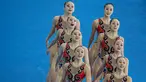 Para perenang China tampil pada nomor beregu cabang renang indah Asian Games XVIII di Stadion Aquatic Senayan, Jakarta, Rabu (29/8/2018). Tim China berhasil meraih medali emas. (Bola.com/Vitalis Yogi Trisna)