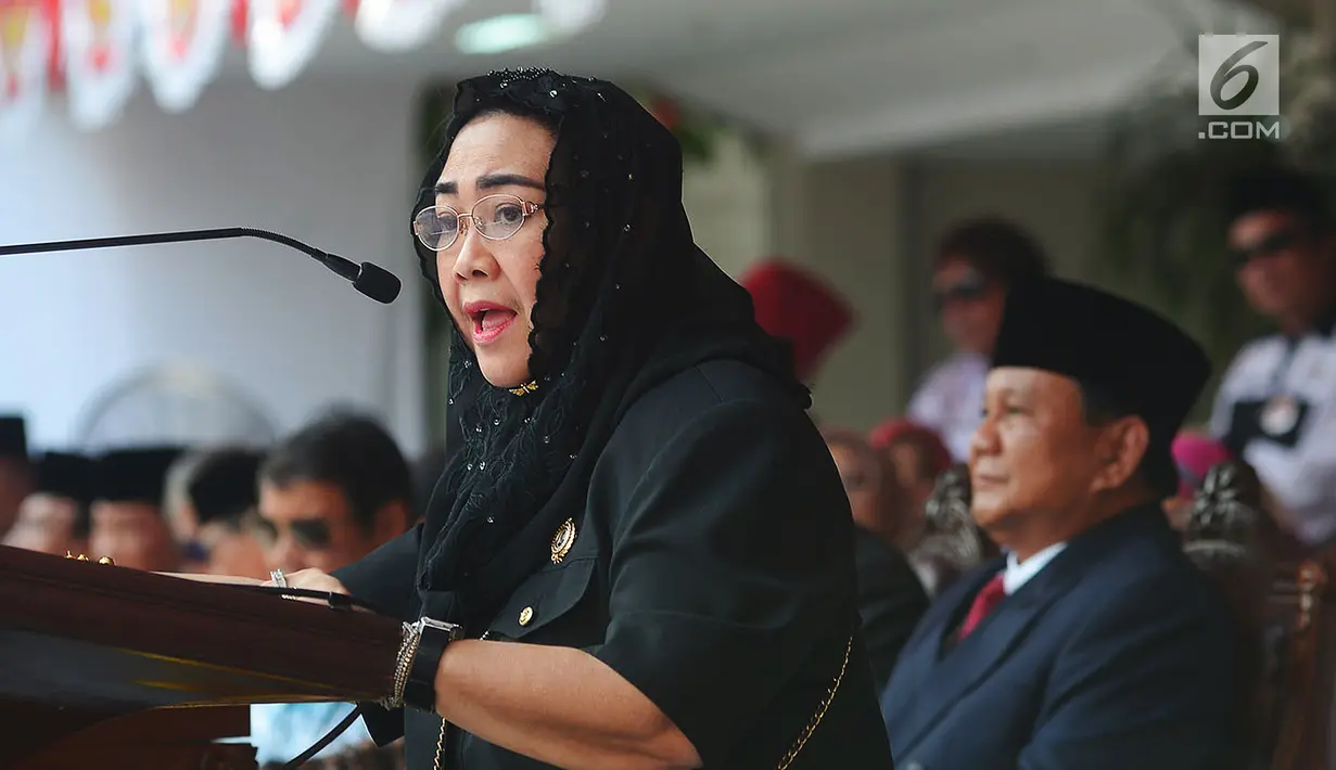 Ketua Yayasan Pendidikan Bung Karno Rachmawati Soekarnoputri memberikan pidato kebangsaan saat mengikuti Upacara Peringatan Detik-detik Proklamasi Kemerdekaan ke-73 di UBK, Jakarta, Jumat (17/8).(merdeka.com/imam buhori)