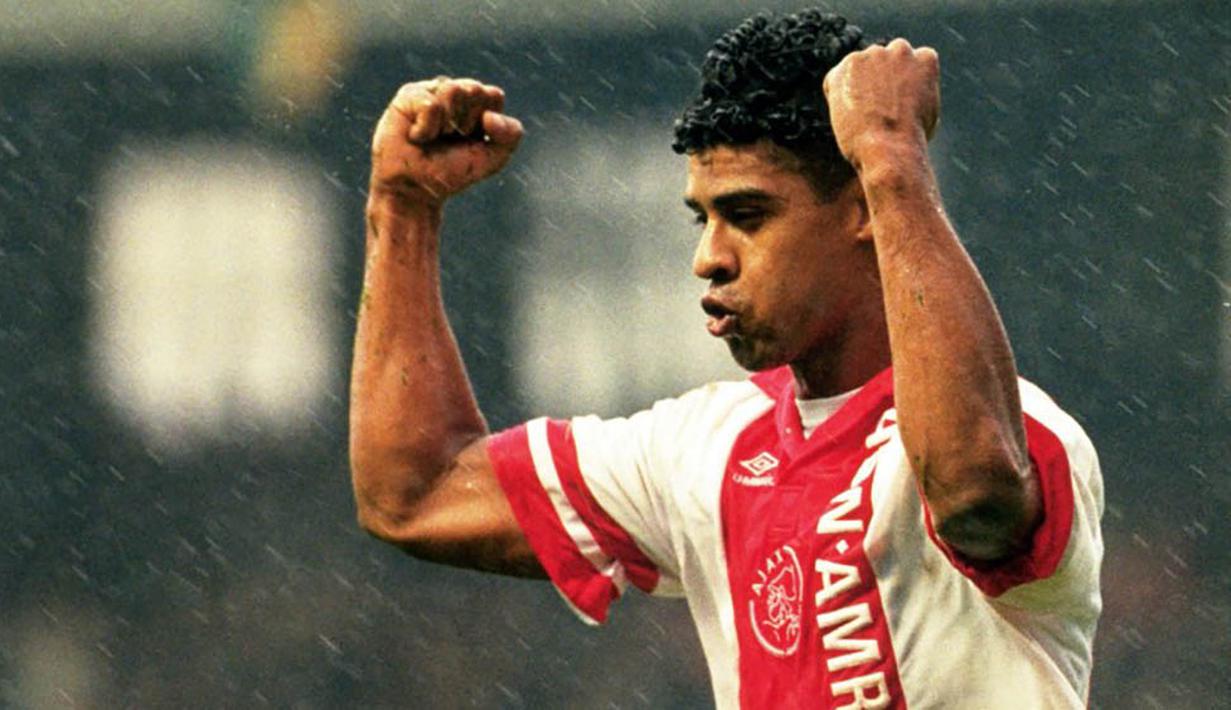 2. Frank Rijkaard, pemain bertahan ini juga merupakan hasil tempaan Johan Cruyff saat melatih Ajax. Mantan bintang AC Milan ini juga mengikuti jejak sang guru, Cruyff, dengan menjadi pelatih dari Barcelona. (Bola.com/www.anp-archief.nl)