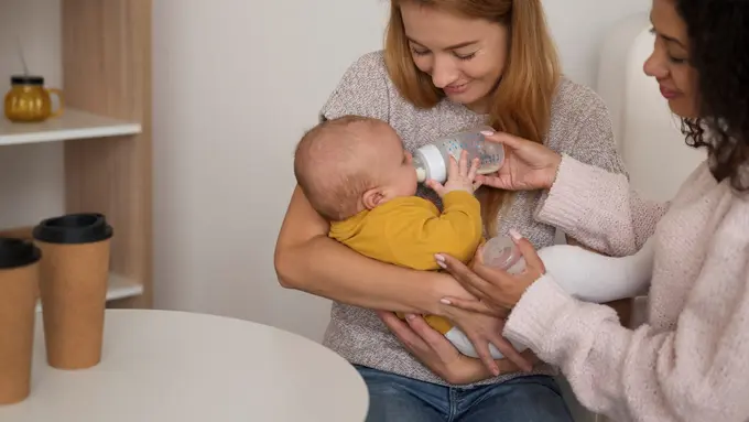 Hati-hati! Kebiasaan Menyandarkan Botol Susu Bisa Berbahaya untuk Bayi, Kenali Penjelasannya
