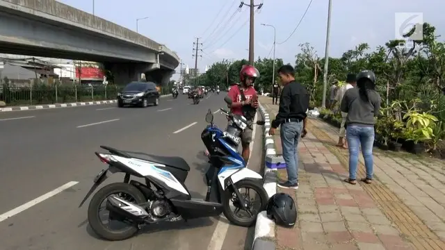 Untuk menghindari operasi Zebra di Jakarta Barat seorang pengendara kabur hingga menabrak pengendara motor lain.