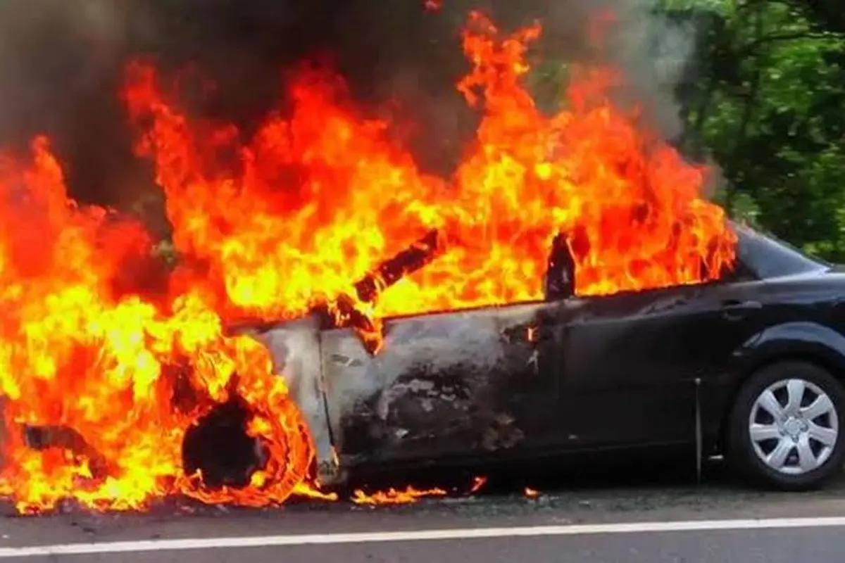 Ilustrasi Mobil Terbakar (Istimewa)