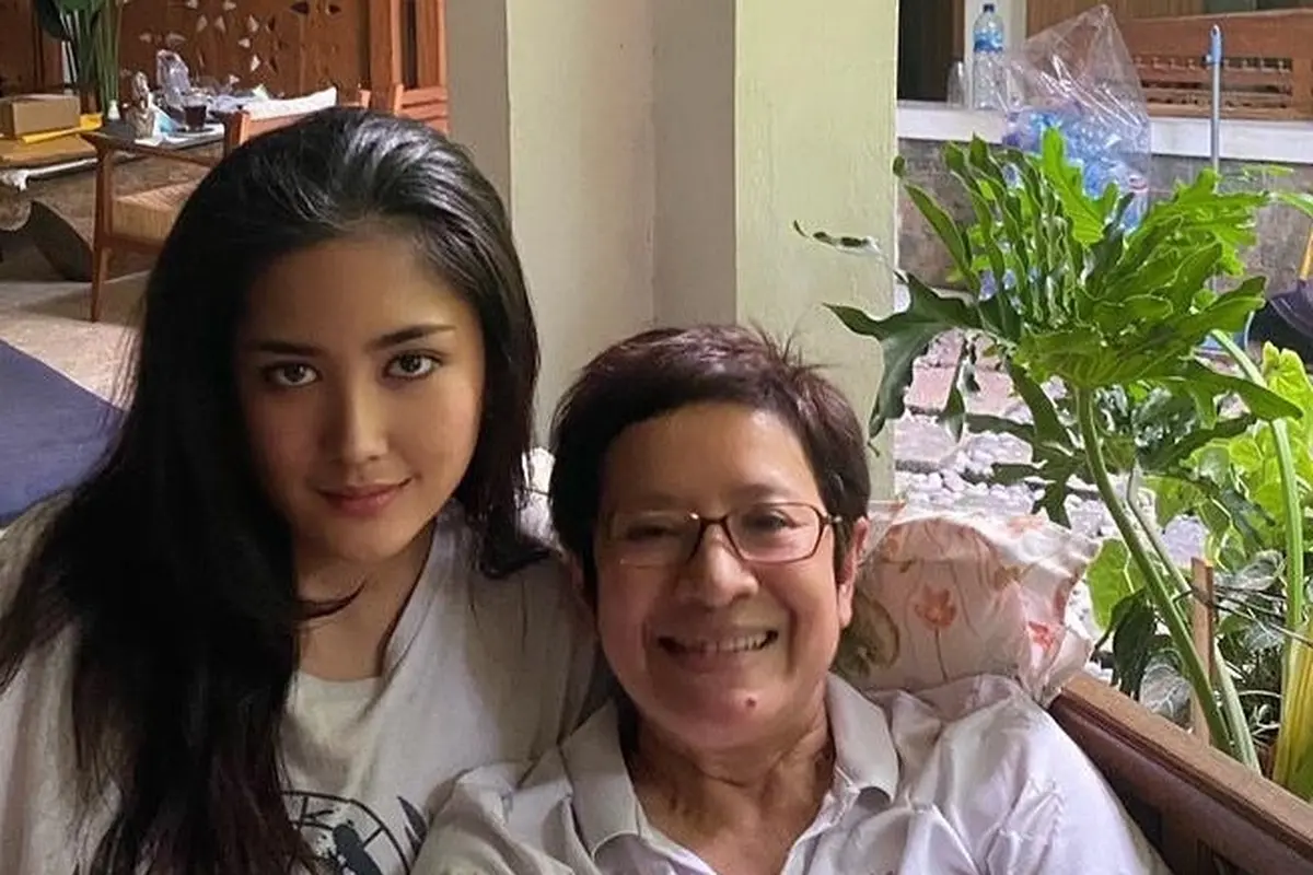 [Fimela] Nurul Arifin dan Maura Magnalia