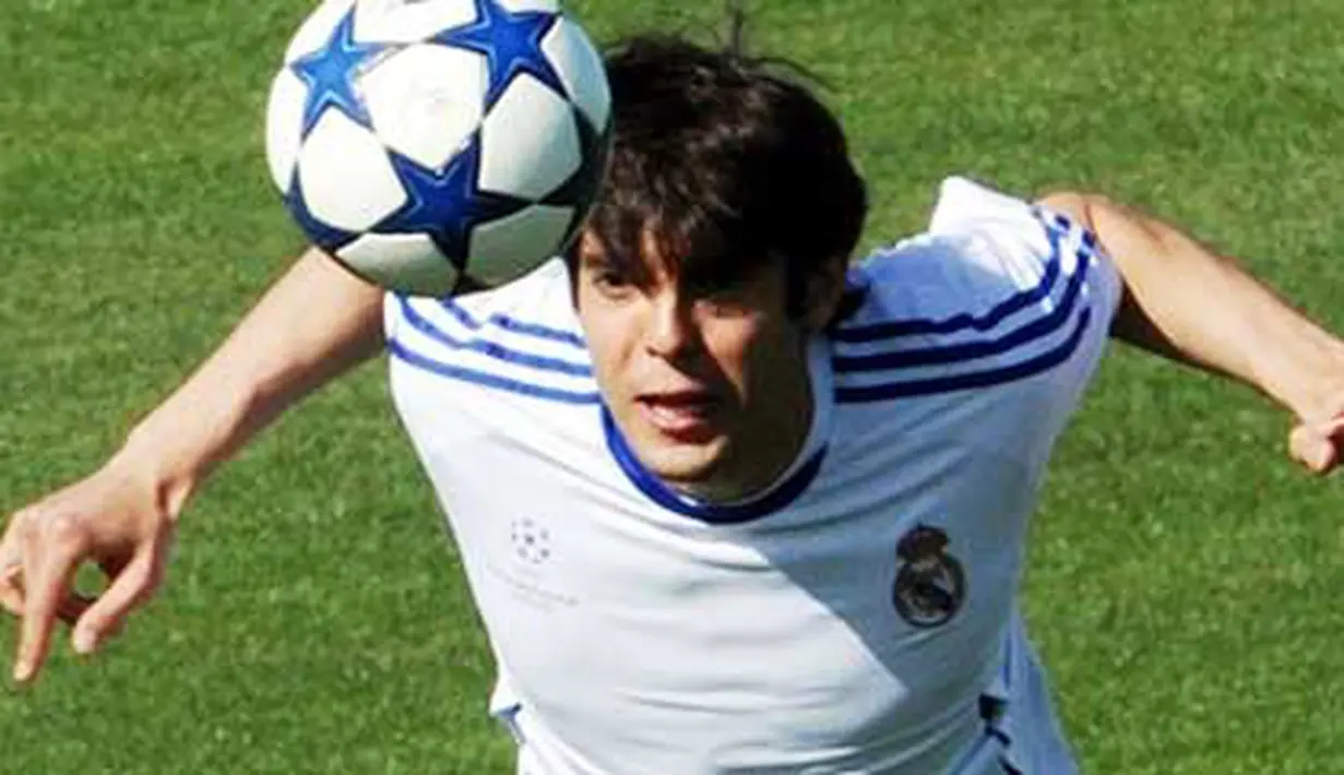 Gaya gelandang serang Real Madrid asal Brasil Kaka di sesi latihan yang digelar di Madrid, 12 April 2011 menjelang leg kedua perempat final Liga Champions melawan Tottenham Hotspur. AFP PHOTO / DOMINIQUE FAGET