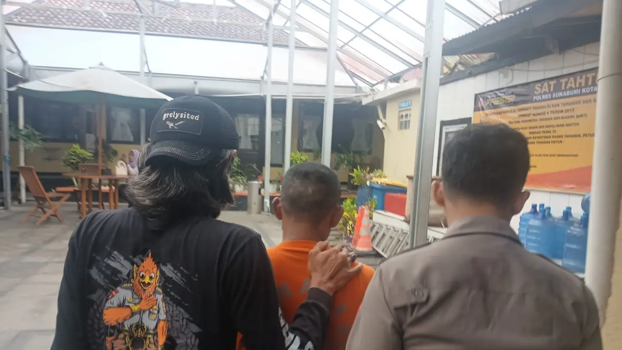 Polisi menangkap spesialis penipuan dan penggelapan sepeda motor berinisial AS (55) (Istimewa)