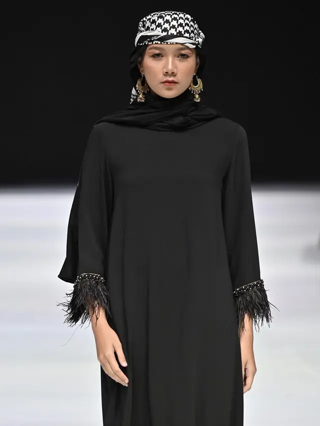 Koleksi fashion terbaru Nila Purri (https://www.instagram.com/p/CpXAmDapnCi/)