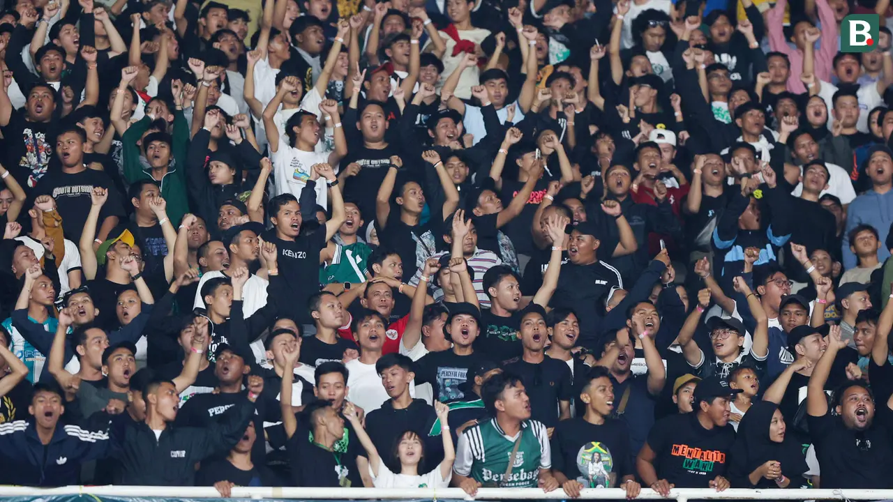 Foto: Momen Bonek Guncang SUGBK, Pemandangan Indah Suporter Liga Indonesia