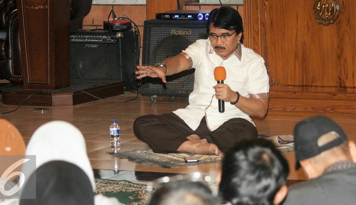 Adhyaksa Dault mengaku mendapat dukungan dari beberapa tokoh agama untuk maju dalam Pilkada DKI 2017, Jakarta, Senin (7/3/2016). Adhyaksa Dault akan deklarasikan pencalonan dirinya pada awal April mendatang. (Liputan6.com/Yoppy Renato)