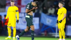 Gelandang Manchester City asal Spanyol bernomor punggung 16, Rodri, meninggalkan lapangan setelah menerima kartu merah selama pertandingan sepak bola Liga Champions UEFA, Fase Liga - hari ke-7 antara Bodoe/Glimt dan Manchester City di Bodoe, Norwegia pada 20 Januari 2026.
(Fredrik Varfjell /NTB/AFP)