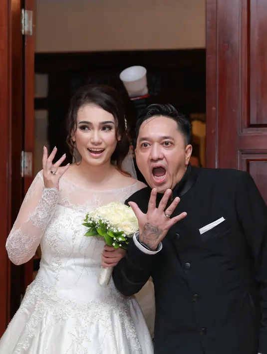 Feby Febiola dan Franky Sihombing resmi menikah. Hari ini, Jumat (22/1/2016) bertempat di Rumah Alexandra, Kemang, Jakarta Selatan. (Galih W Satria/Bintang.com)