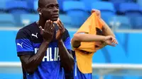 Antonio Di Natale memberikan dukungan kepada Mario Balotelli untuk tampil di Piala Eropa 2016. (AFP/GIUSEPPE CACACE)