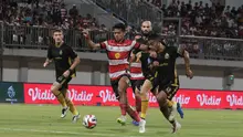 Madura United harus puas bermain imbang tanpa gol kontra&nbsp;Bhayangkara Presisi Lampung FC&nbsp;pada laga pekan kelima BRI Super League musim ini di Gelora Madura Ratu Pamellingan, Pamekasan, Jumat (12/9/2025) malam WIB. (Bola.com/Wahyu Pratama)