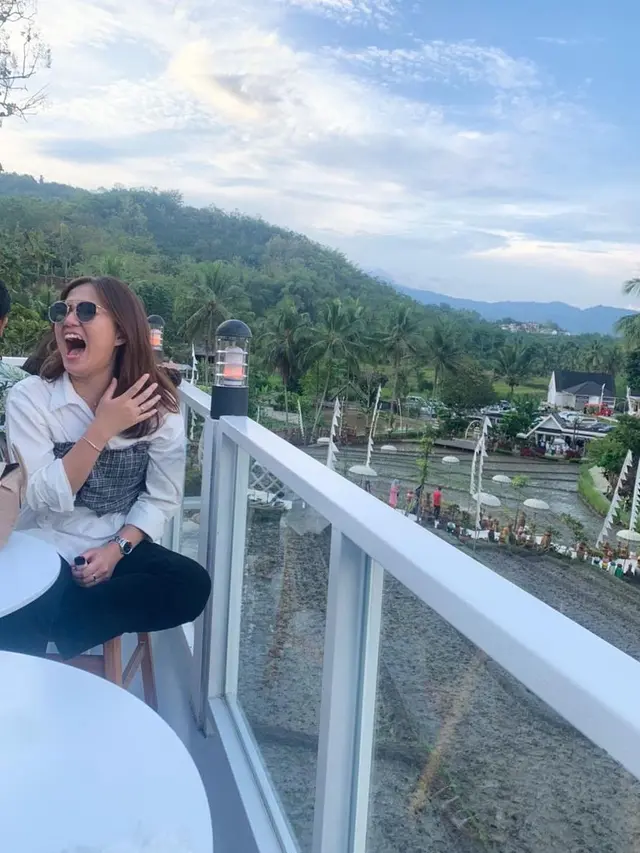 6 Potret Triple Date Masayu Clara, Adinda Azani dan Puspa Ritchwary, Romantis
