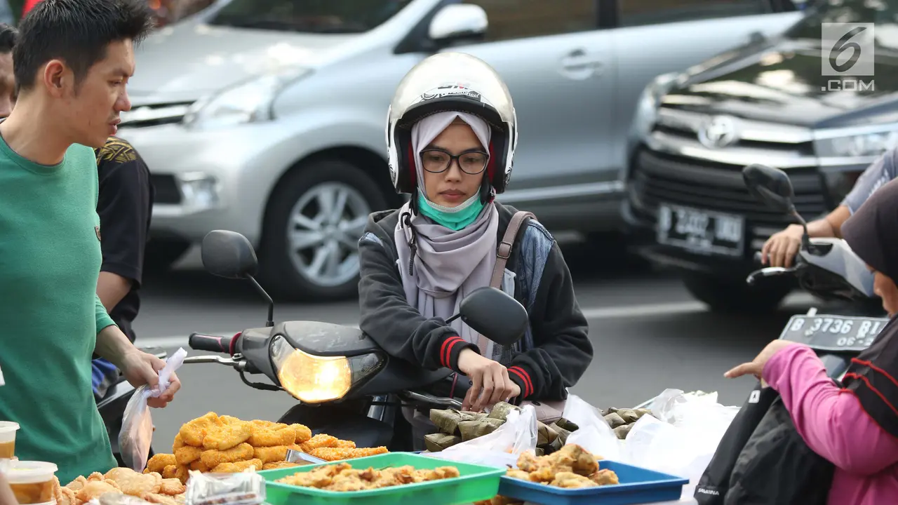 Berburu Takjil di Jalan Panjang