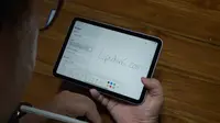 iPad mini 7 2024 sudah dilengkapi dengan fitur Smart Script sehingga membuat tulisan tangan yang berantakan lebih mudah dibaca.&nbsp;(Liputan6.com/ Agustinus Mario Damar)