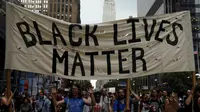 Protes yang digelar di New York atas penembakan dua warga kulit hitam, Alton Streling dan Philando Castile (Reuters)