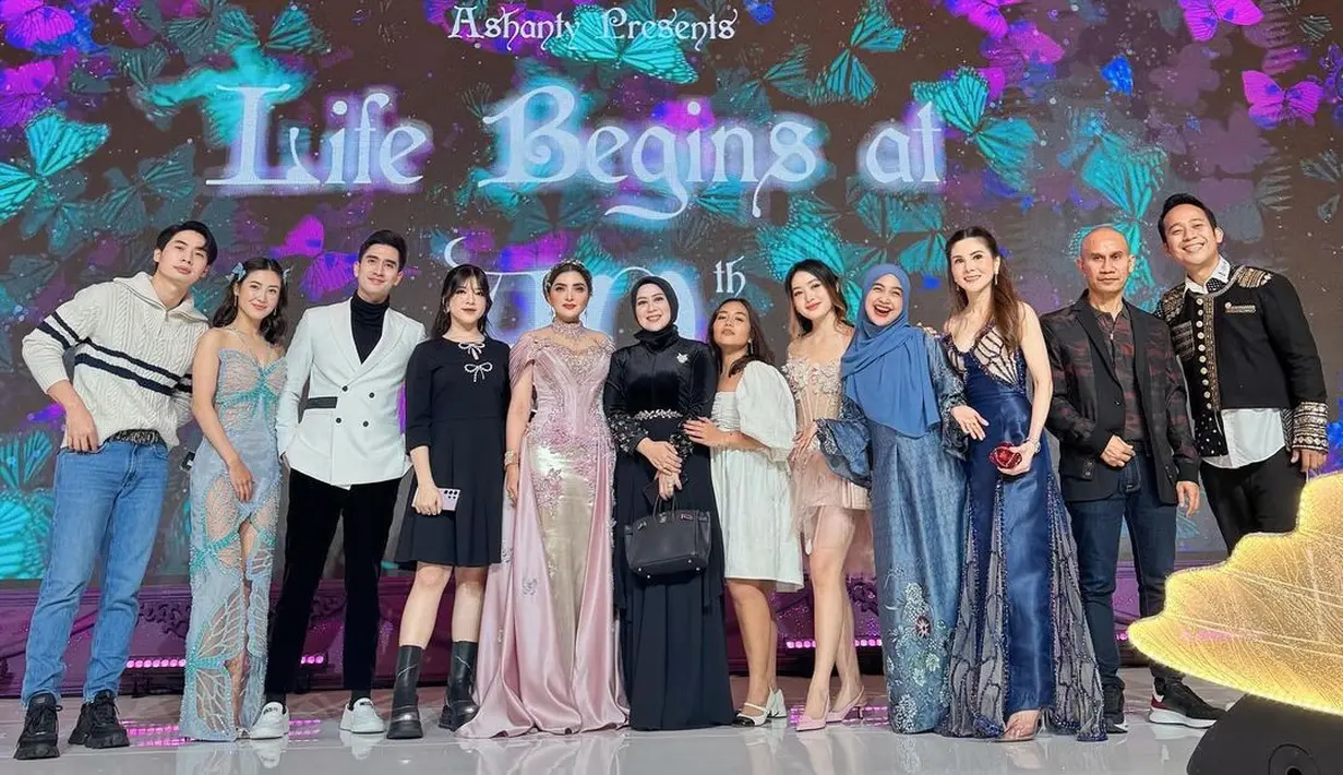 Tepat di ulang tahun ke-40 Ashanty menggelar pesta perayaan meriah dengan tema unik, yakni fairy (kupu-kupu). Perempuan berusia 24 tahun itu pun ingin menjadi peri. [Instagram/natashawilona12]