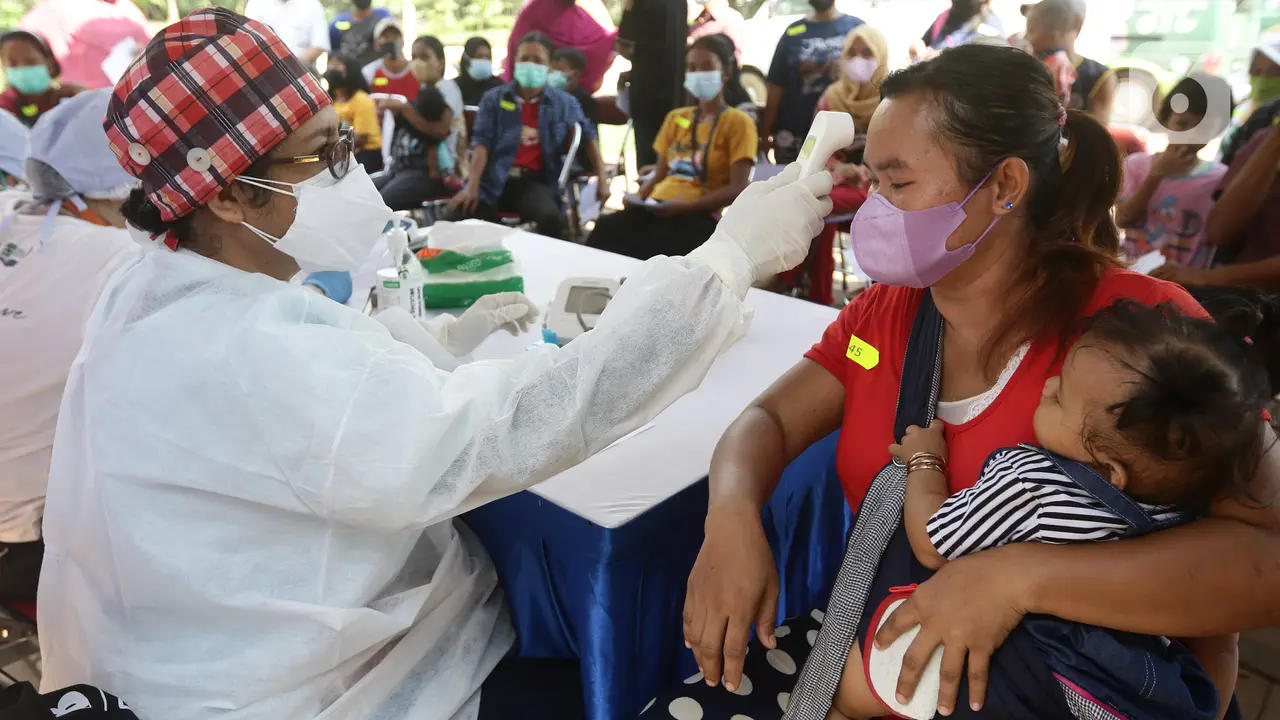 Vaksinasi COVID-19 untuk Warga dan Komunitas Pemulung