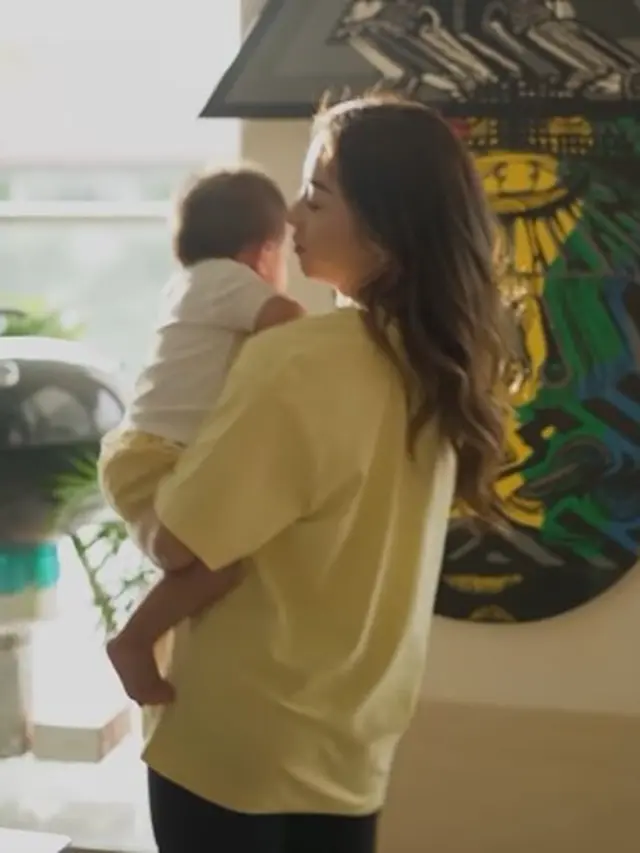 Nikita Willy saat bersama anak di rumah (Instagram/nikitawillyofficial94)