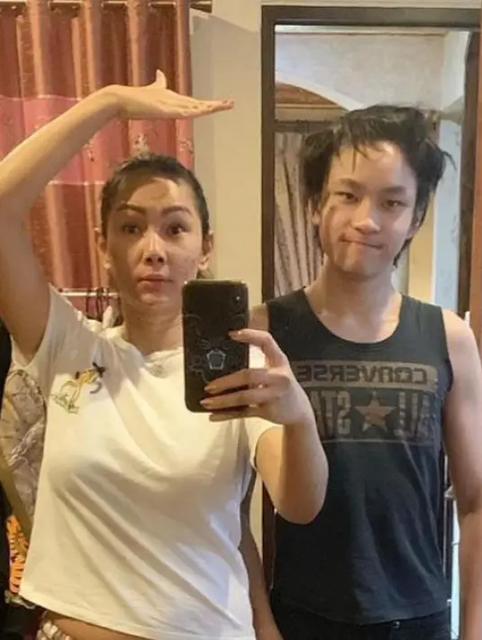 Lebih lanjut Azka menuliskan kalau dirinya sangat ingin berbincang dengan Kalina. "Semoga kita bisa kembali berbincang setelah keadaanmu membaik, hanya kita berdua, aku dan kamu," pungkasnya. (Instagram/kalinaoctaranny)