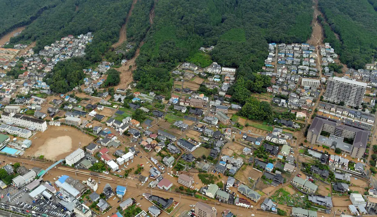 Kondisi wilayah perumahan di Asaminami, Hiroshima, Jepang, pasca bencana tanah longsor, (20/8/2014). (REUTERS/Kyodo)