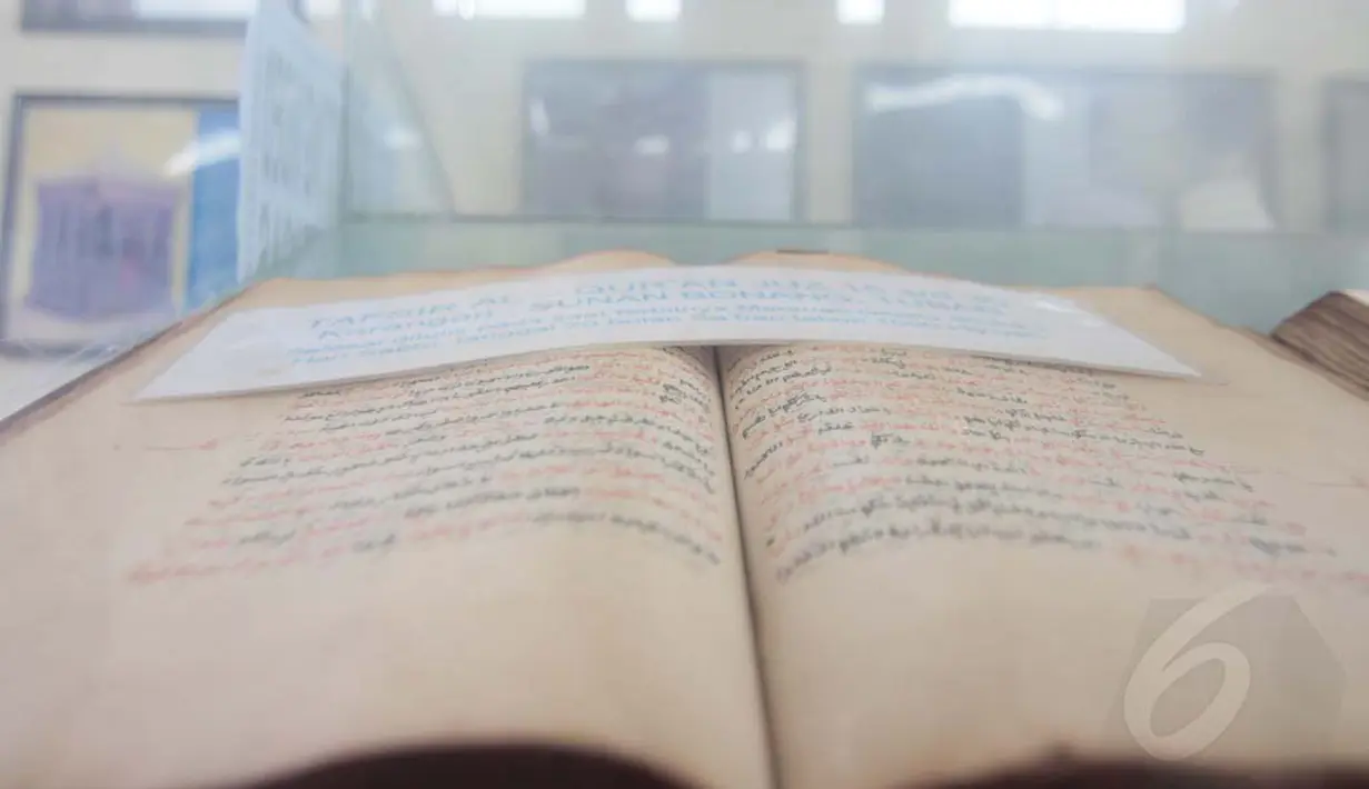  Tafsir Alquran karya Sunan Bonang yang berumur lebih dari 5 abad itu pun masih terjaga dan tersimpan rapih dalam sebuah almari kaca