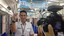 Yudi Ramdhan saat ditemui Liputan6.com di Stasiun Jakarta Kota, Rabu (8/10/14), tampak mengenakan seragam putih. (Liputan6.com/Ibnu Anshari)  