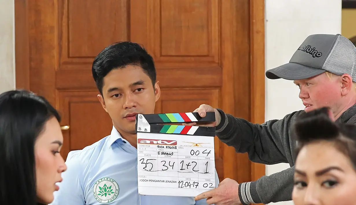 “Tapi di sini ada makna tersirat karena ada hubungan tentang agama juga. Ini kan semuanya kisah nyata. Sinetron stripping tapi setiap episode ceritanya beda-beda," ucap Adly Fairuz. (Bambang E. Ros/Bintang.com)