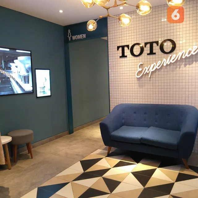 Waiting roomi  di depan kamar mandi CGV, Grand Indonesia. (dok. Liputan6.com/Adhita Diansyavira)