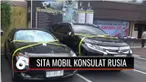 Kepala Kantor Perwakilan Kedutaan Besar Rusia di Medan, Sumatra Utara akan menempuh jalur hukum, usai penyitaan empat mobil mewah berplat nomor Konsulat Rusia oleh polisi. Plat mobil yang disita dipastikan bukan palsu dan tidak pernah melanggar atura...