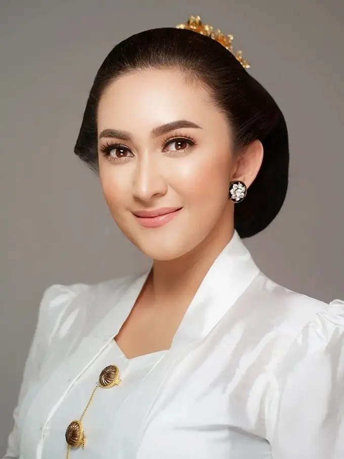 Rahasia Tampak Muda Nafa Urbach