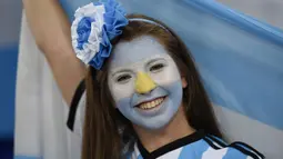 Kehadiran fans cantik memang menjadi cerita tersendiri di setiap gelaran Piala Dunia (AFP Photo/CHRISTOPHE SIMON)