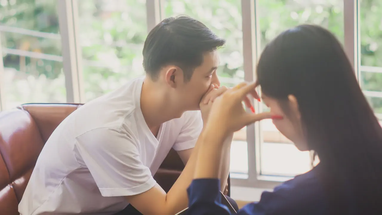 Si Dia Ketahuan Selingkuh, Haruskah Dilepaskan saat Masih Cinta?