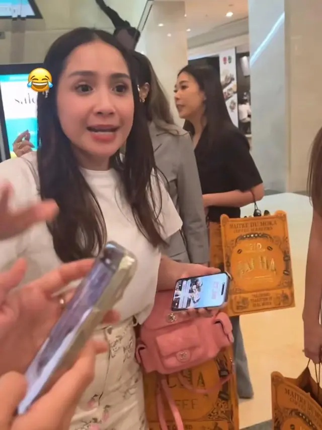 6 Potret Tas Member Geng Cendol saat Ngopi Mewah, Olla Ramlan Bawa Hermes Rp2 Miliar hingga Tya Ariestya Pakai Brand Lokal