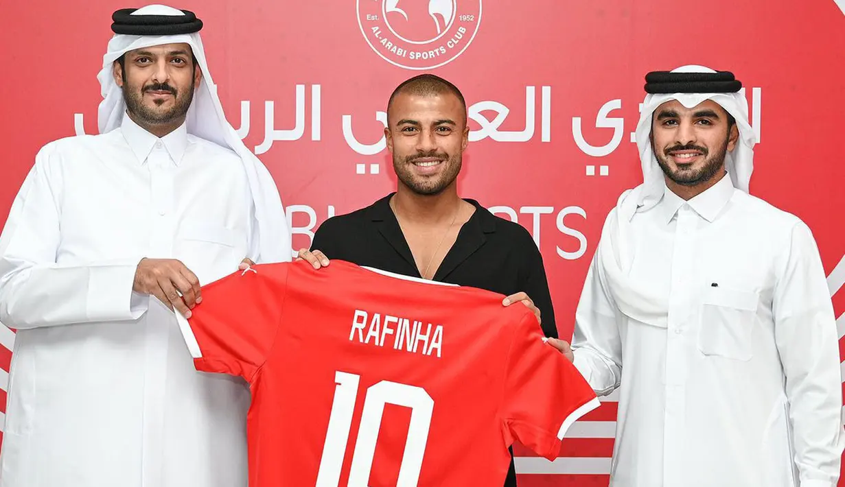 Rafinha tercatat pernah berseragam PSG selama 1,5 musim setelah didatangkan dari Barcelona pada awal musim 2020/2021. Pada tengah musim 2021/2022 PSG sempat meminjamkannya ke Real Sociedad hingga akhir musim 2021/2022. Pada awal musim 2022/2023 PSG akhirnya melepasnya secara permanen ke klub Liga Qatar, Al-Arabi SC berstatus bebas transfer dan bertahan hingga kini. (twitter.com/alarabi_club)