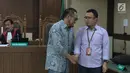 Terpidana korupsi proyek pembangunan P3SON Hambalang, Andi Zulkarnaen Mallarangeng (tengah) bersama tim termohon usai menjalani sidang perdana pengajuan Peninjauan Kembali di Pengadilan Negeri Jakarta Pusat, Kamis (19/7). (Liputan6.com/Helmi Fithriansyah)