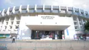Tampak depan Stadion 700th Anniversary Stadium pada Senin (8/12/2025). (Bola.com/Bagaskara Lazuardi)