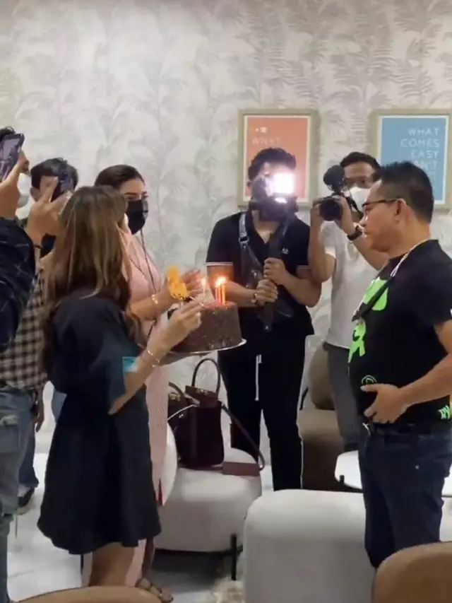 6 Momen Kejutan Ulang Tahun Anang Hermansyah ke-51, Dapat Kado Mewah dari Aurel