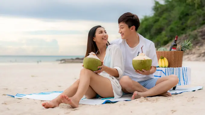 couple romantis bahagia