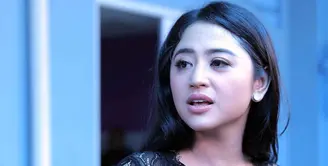 Perselisihan pedangdut Dewi Perssik dengan petugas Transjakarta pasca insiden terobos jalur busway beberapa waktu lalu ternyata semakin memanas. (Deki Prayoga/Bintang.com)