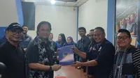 Pengacara Farhat Abbas resmi mendaftar bakal calon Wali Kota Bogor ke DPD Partai NasDem, Rabu (1/5/2024) sore (Liputan6.com/Achmad Sudarno)