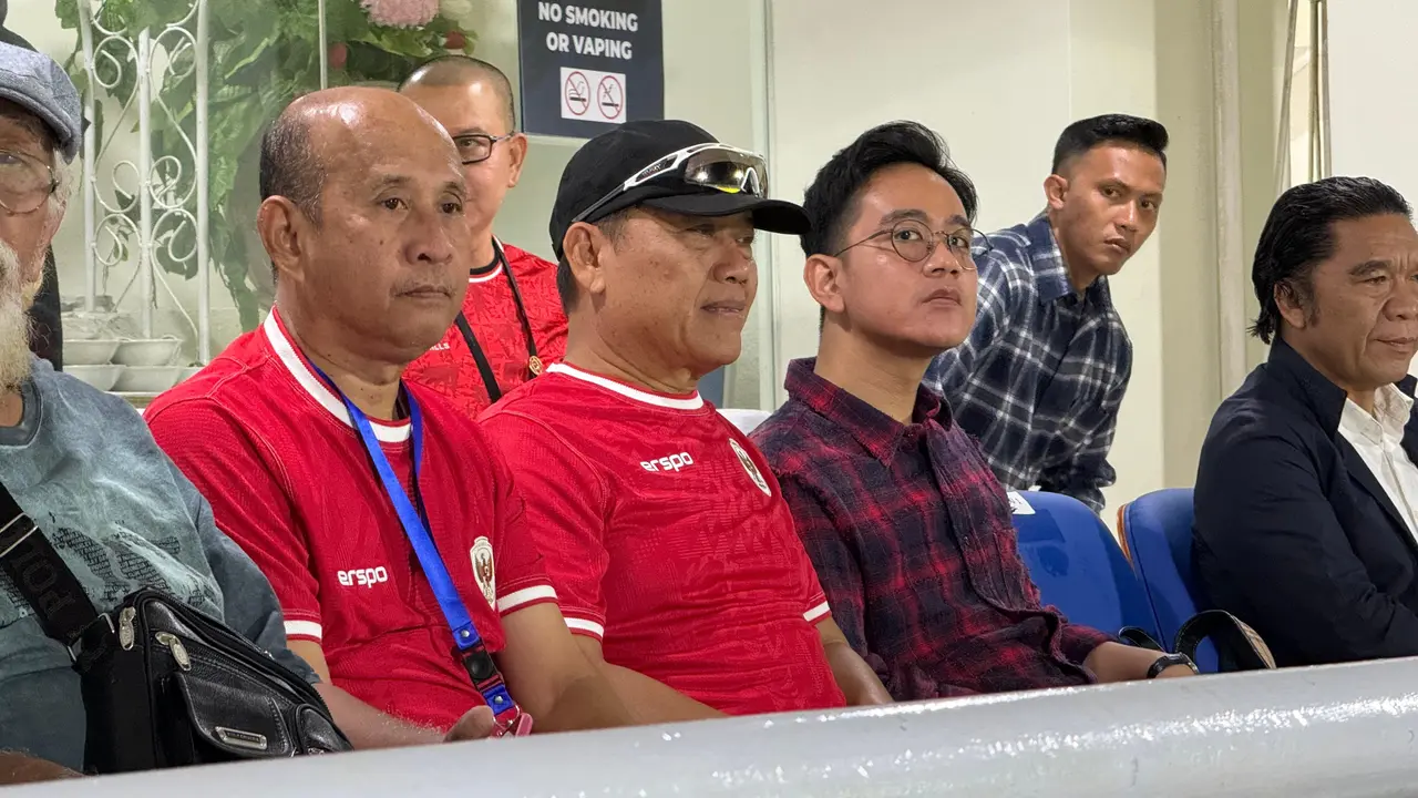 Wakil Presiden (Wapres) Gibran Rakabuming Raka menyaksikan langsung pertandingan Timnas Indonesia U-20 melawan Suriah