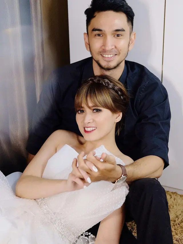 Hapus Foto dan Saling Unfollow, Ini 6 Momen Manis Chika Jessica dan Amec Aris