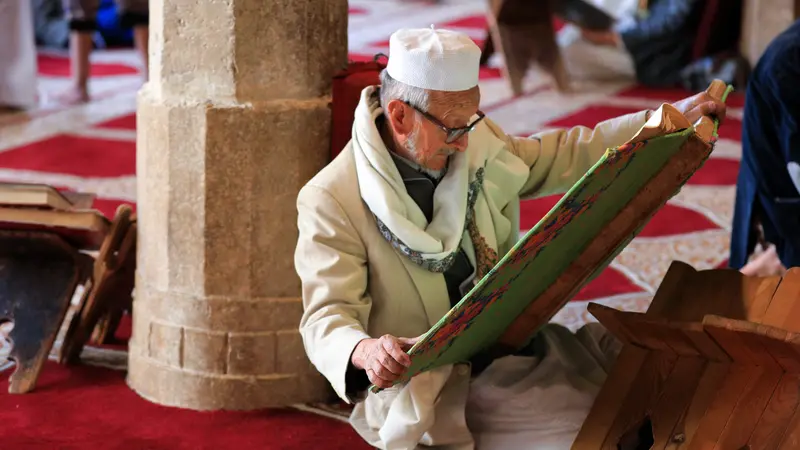 Tadarus Al-Qur’an Raksasa di Masjid Yaman