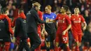 Pelatih Liverpool, Juergen Klopp merayakan kemenangan perdananya bersama The Reds pada Piala Liga Inggris melawan Bournemouth dengan skor 1-0 di Stadion Anfield, Inggris, Rabu (28/10/2015). (Reuters/Eddie Keogh)