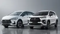 Adu Spesifikasi Mobil Hybrid: BYD M6 DM vs Toyota Veloz Hybrid EV, Mana Lebih Menarik?