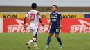 <p>Pemain Persib Bandung, Erwin Ramdani (kanan) bersitegang dengan pemain Arema FC, Dedik Setiawan pada pertandingan pekan ke-26 BRI Liga 1 2022/2023 yang berlangsung di Stadion Pakansari, Bogor, Kamis (23/2/2023). (Bola.com/Ikhwan Yanuar)</p>