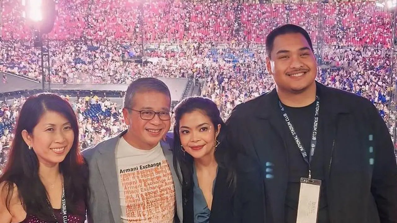 Istri dan Anak Menteri Pemuda dan Olahraga, Dito Ariotedjo Nonton Konser Taylor Swift di Singapura