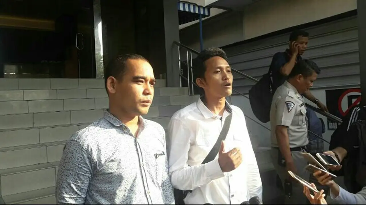 Gerakan Pemuda Anti Komunis (Gepak) melaporkan Nikita Mirzani ke polisi