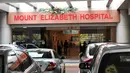 Di Rumah Sakit Mount Elizabeth, Olga Syahputra menghembuskan nafas terakhirnya, Singapura, Pada pukul 16.17 wib, Jumat (27/3/2015).(AFP Photo/Roslan Rahman)